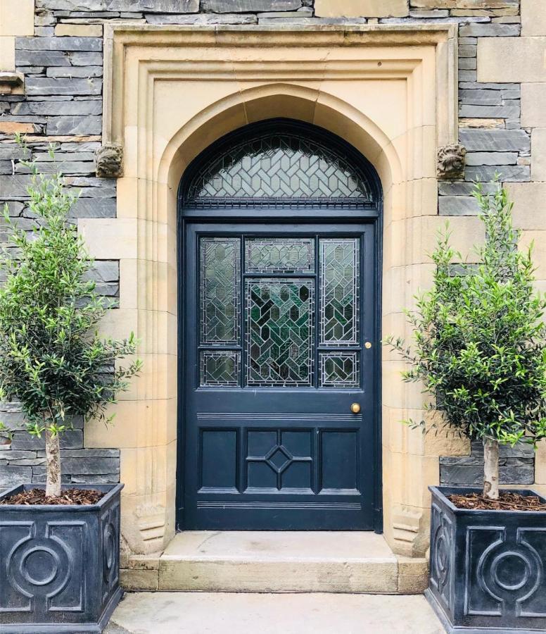 Kotel Windermere Exterior foto The front door of 10 Downing Street