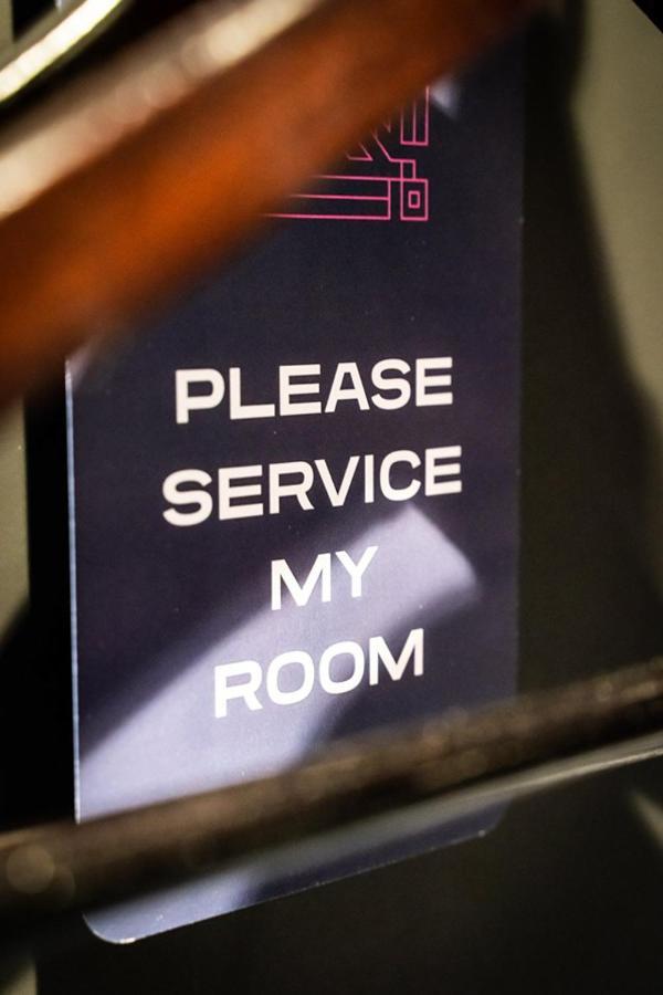 Kotel Windermere Exterior foto A room service sign